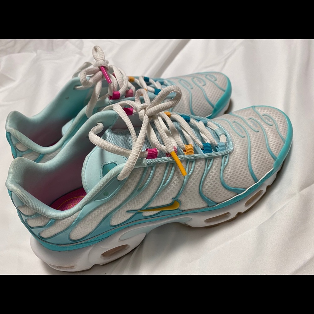 NIKE Air Max Plus